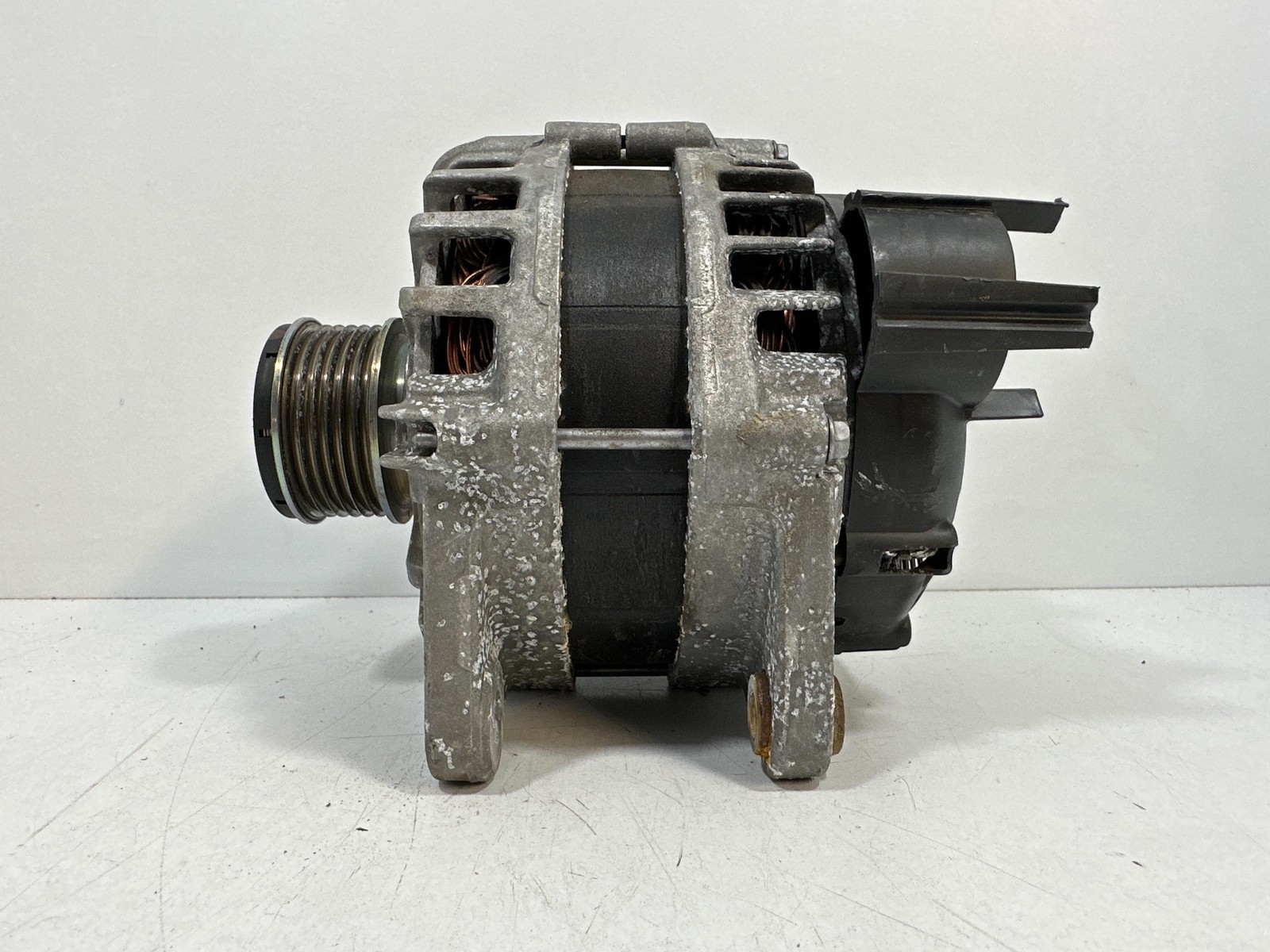 Alternatore (Valeo) 231004719R Usato