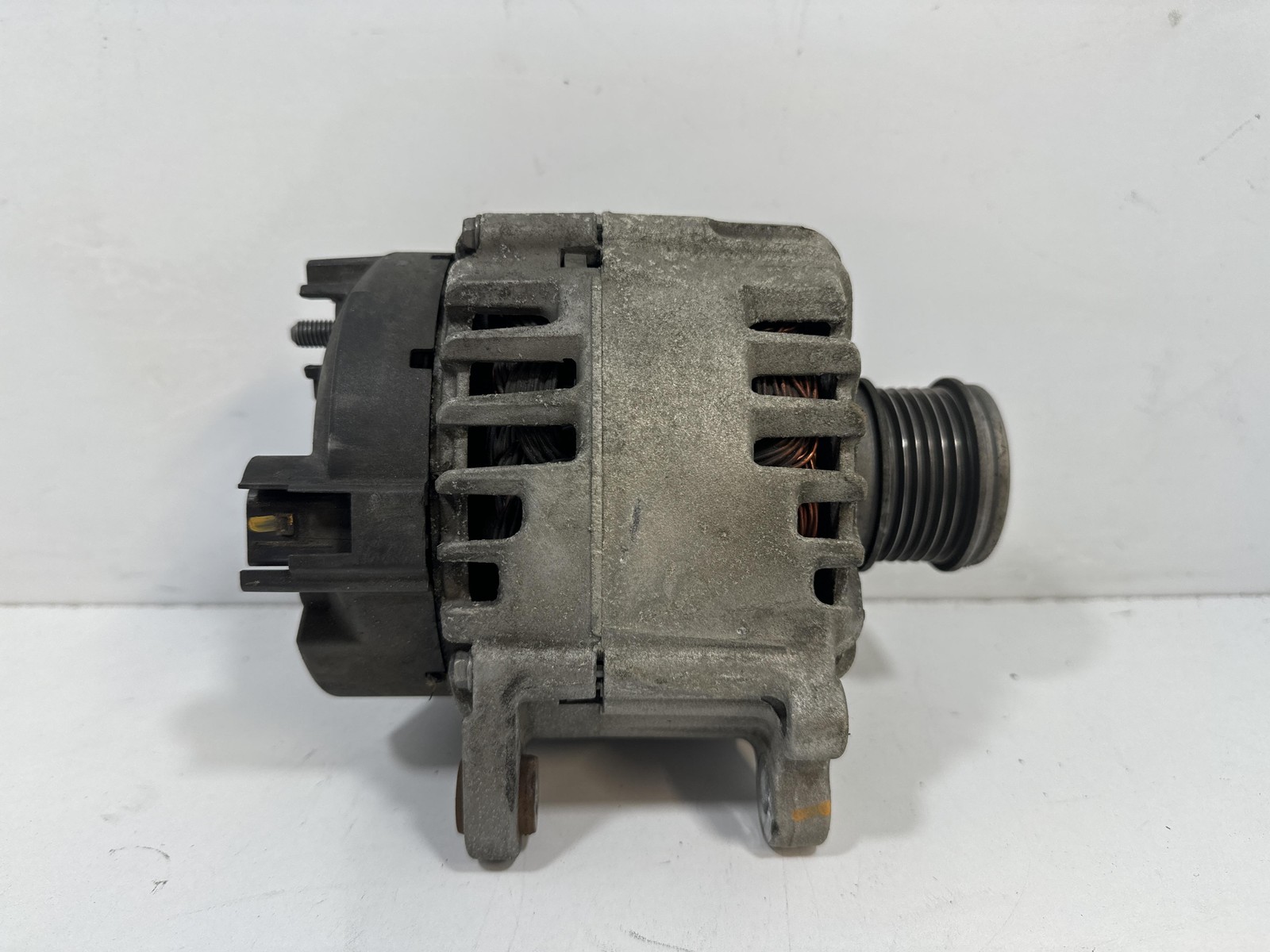 Alternatore (Valeo) 04L903021 04L903021 Usato