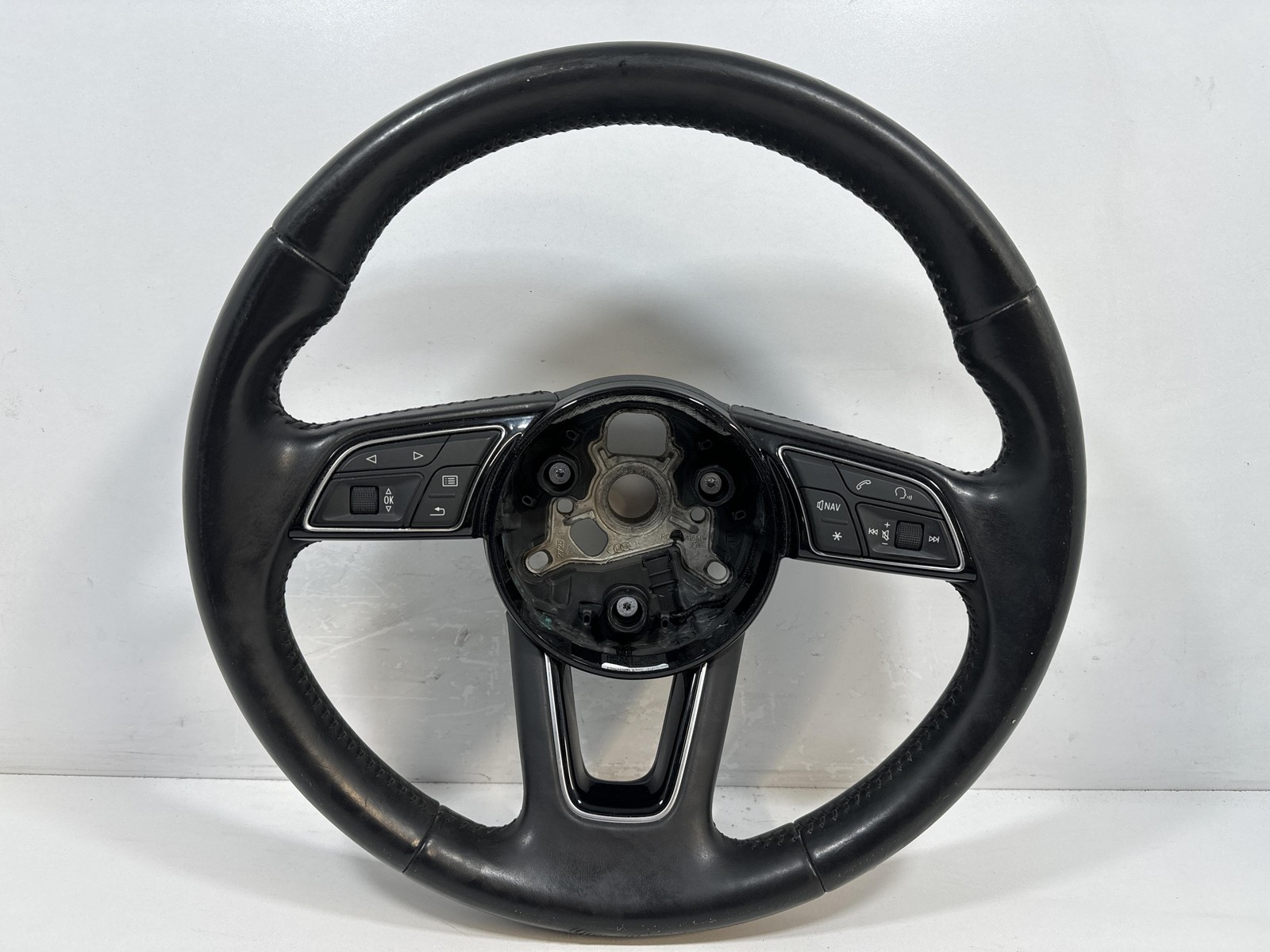 Volante 8V0419091CG Usato