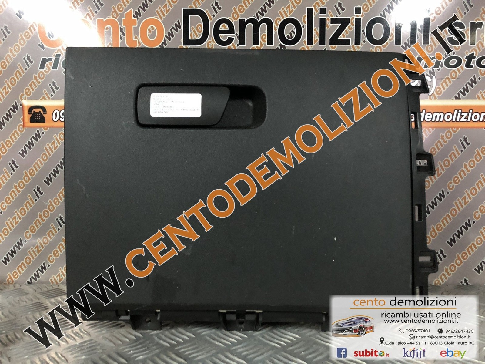 cassetto portaoggetti inf. plancia - Immagine 1 di 1