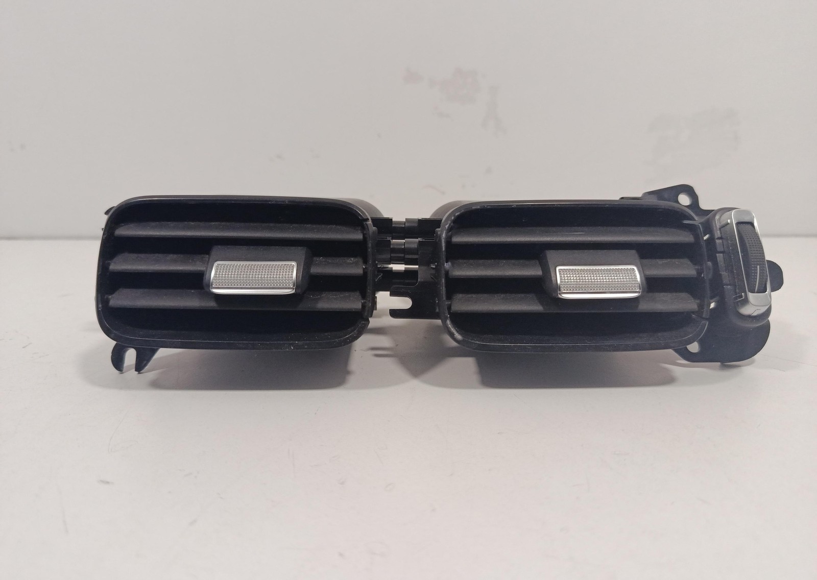 Bocchetta Aria Centr. Cruscotto Destro A1678307901 A1678307901 Usato