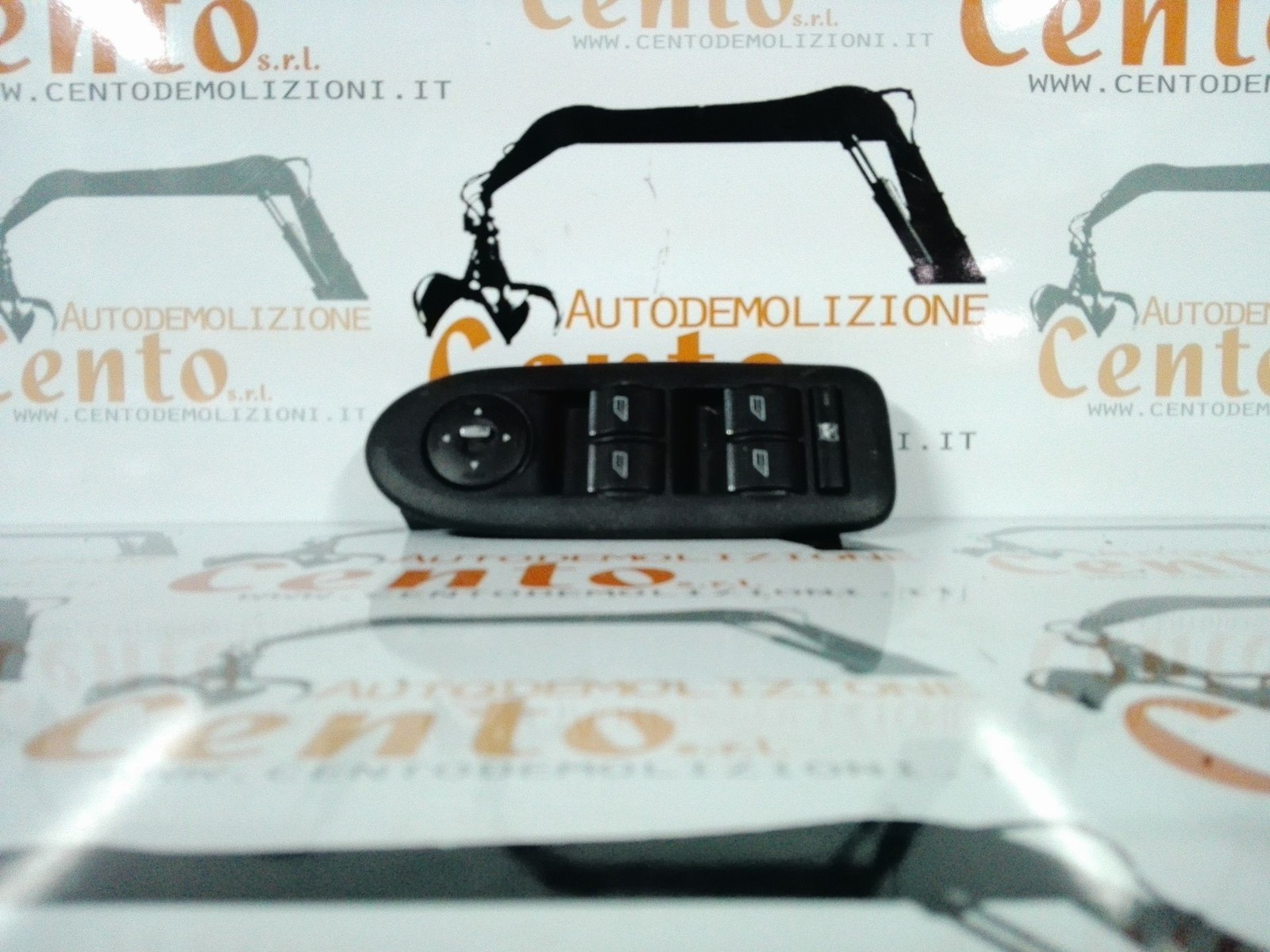 Blocco Comandi Alzacristalli Sinistro 8M5T14A132AC Usato