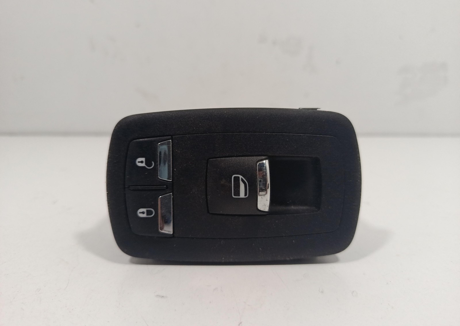 Interruttore Alzacristalli Porta Post. Destro 670013822 Usato