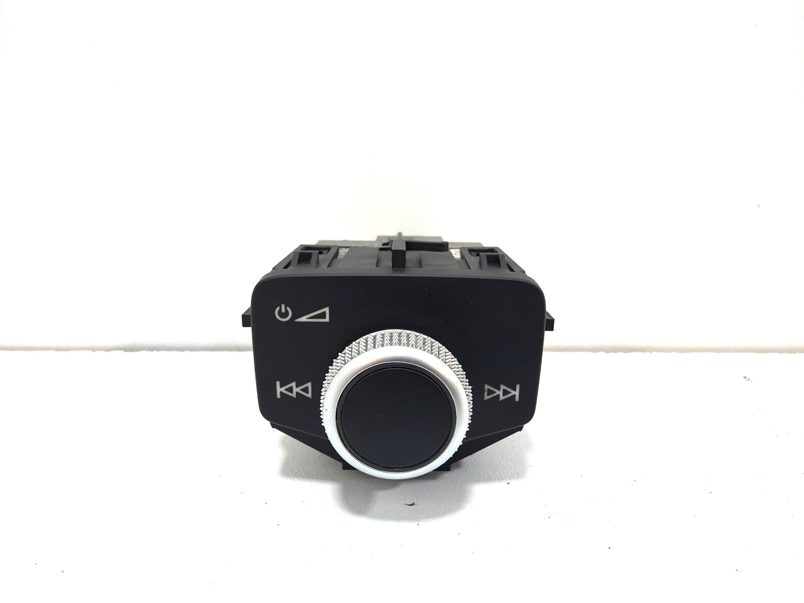 Blocco Comandi Autoradio 82B919600A Usato