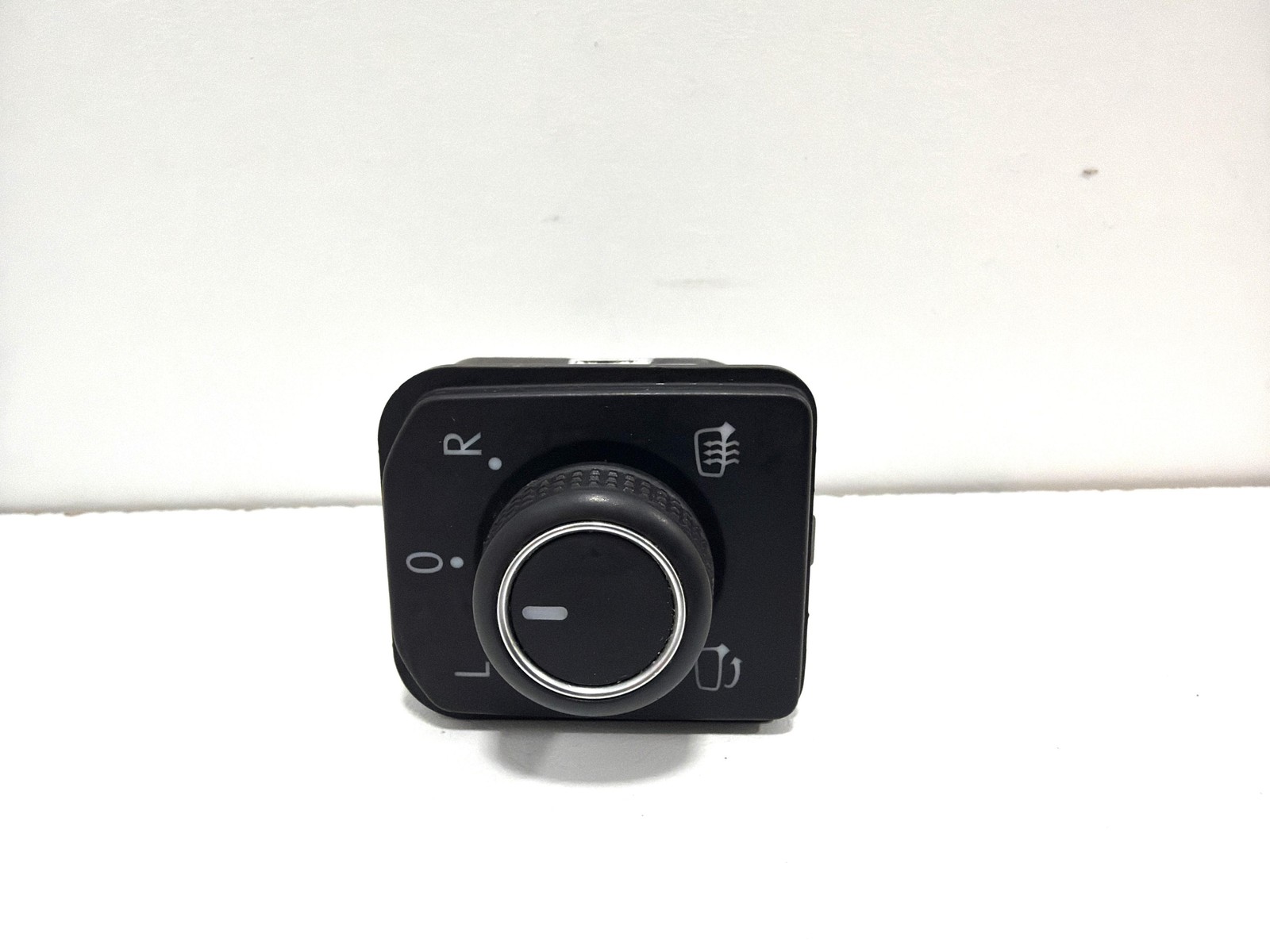 Interruttore Regolazione Retrovisore Est. 2G0959565 Usato