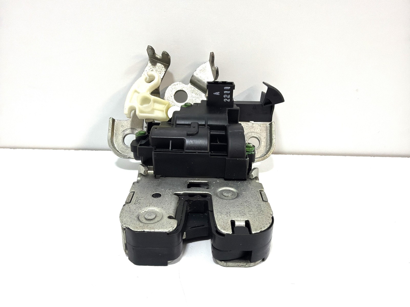 Serratura Cofano Post. 8K9827505A Usato