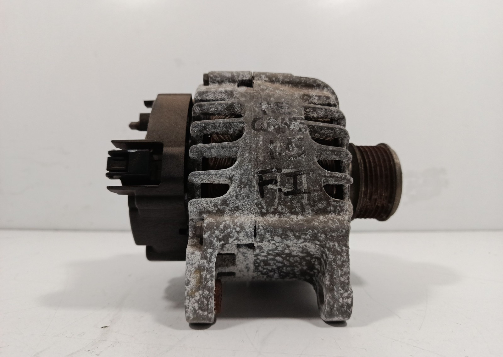 Alternatore (Valeo) 231000027R Usato