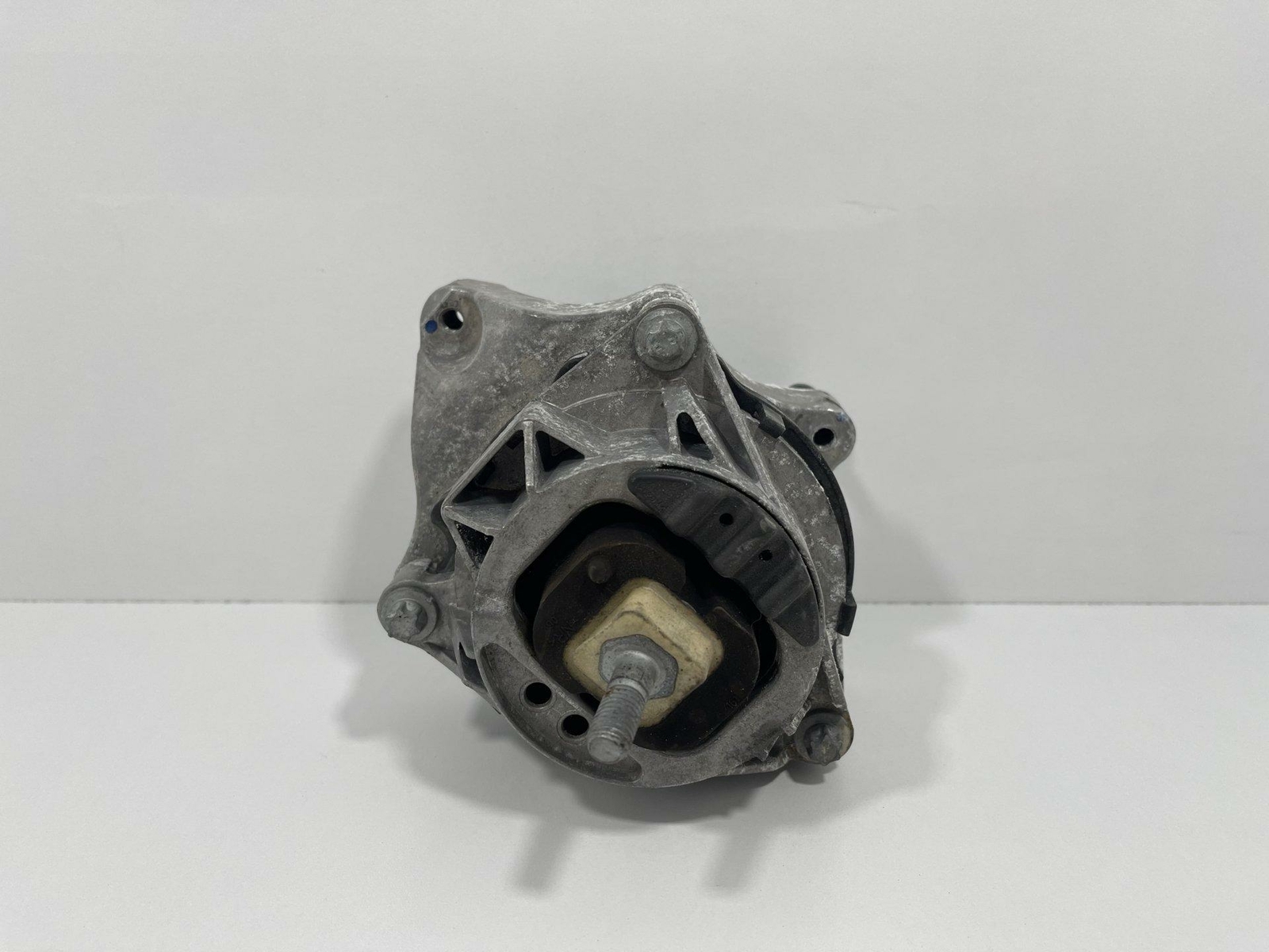 Supporto Motore 6859408-02 Usato