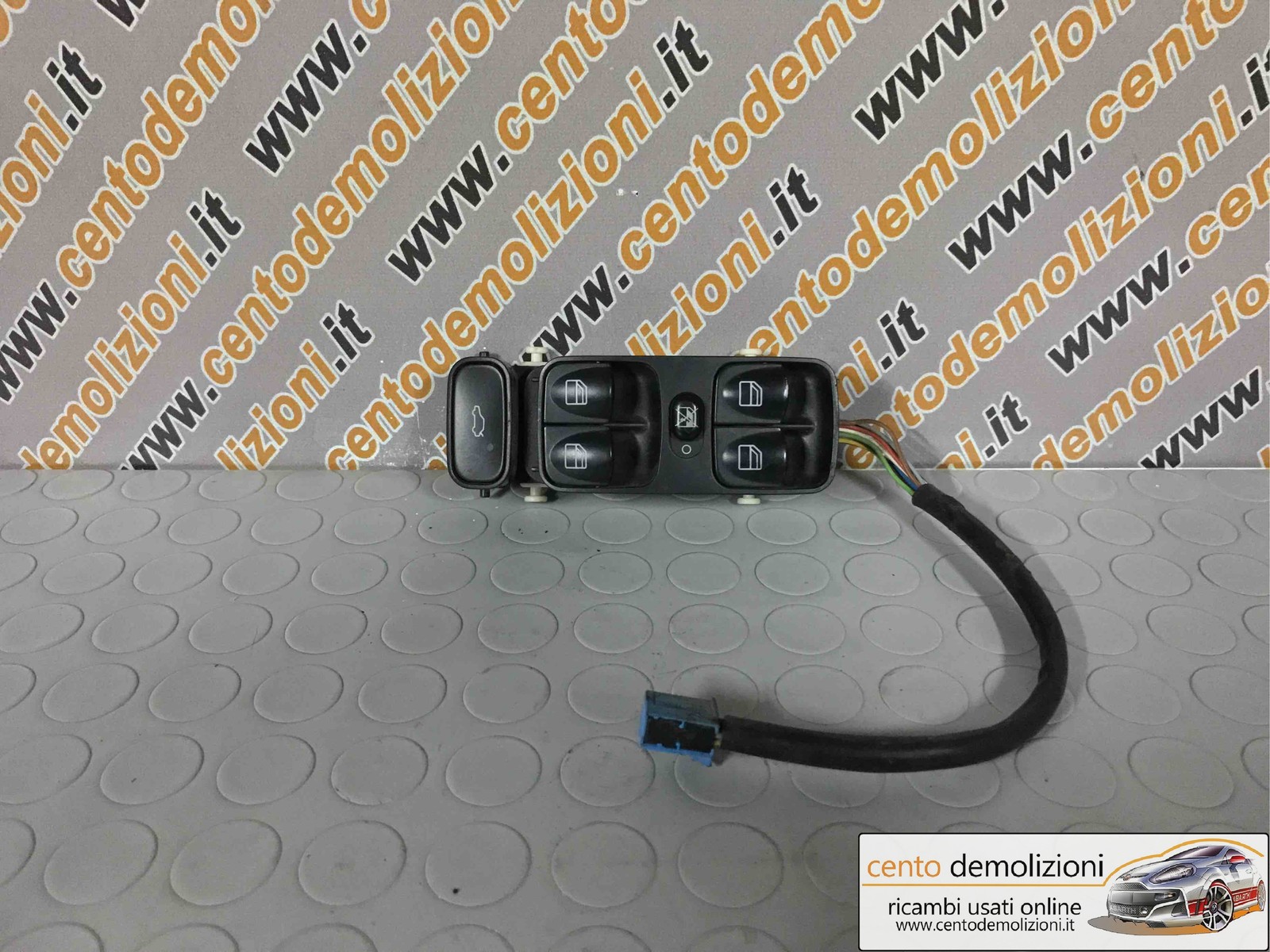 Blocco Comandi Alzacristalli Sinistro A2038210679 Usato