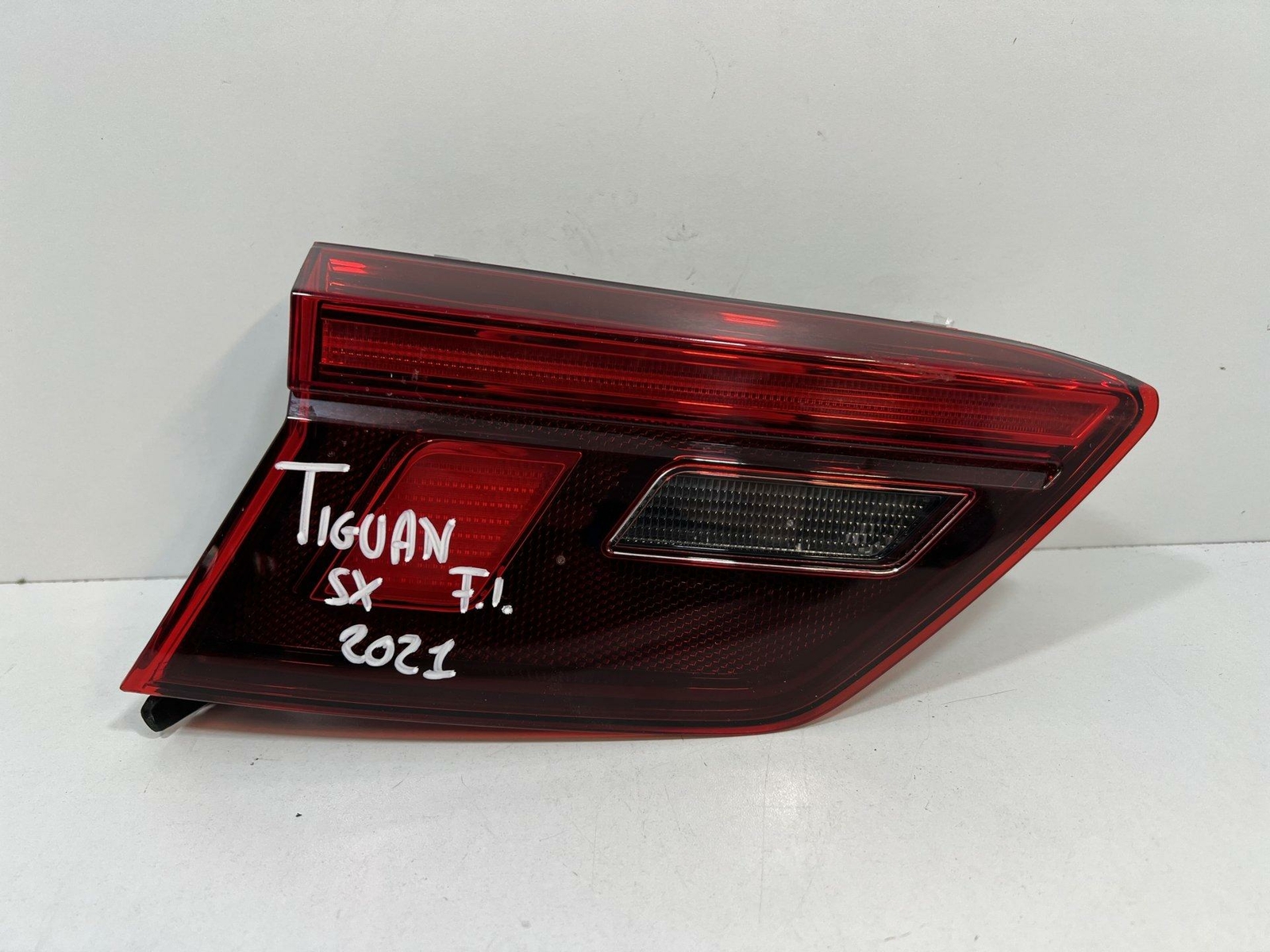 fanale stop supplementare sinistro - Immagine 1 di 2