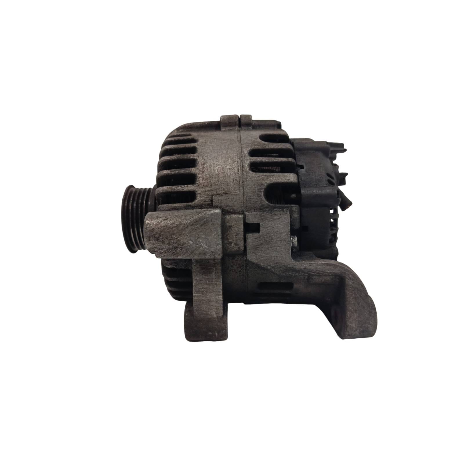 Alternatore (Valeo) YLE500170 TG15C038 Usato