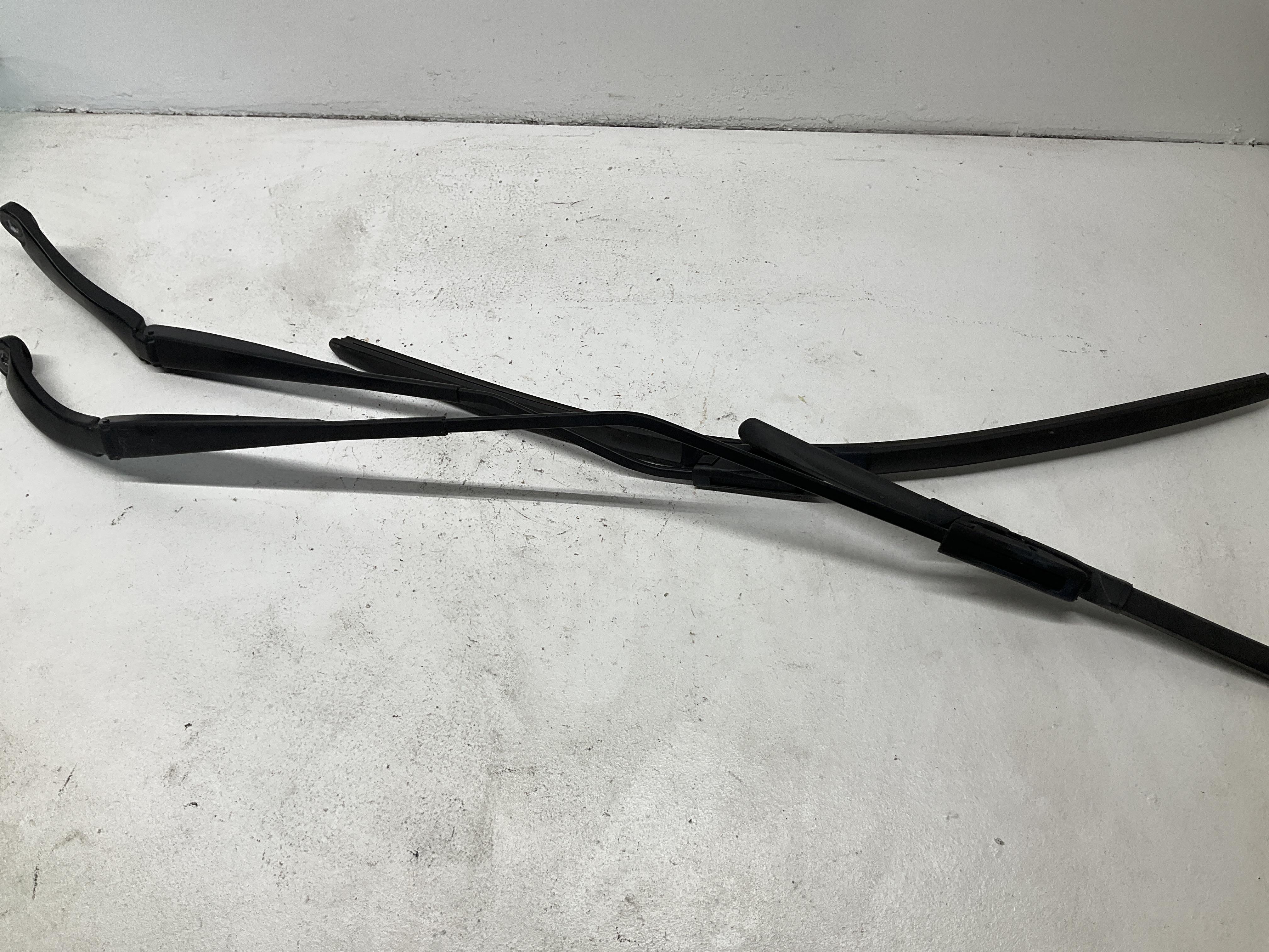 Spazzola tergicristallo anteriore DX e SX - Immagine 1 di 5