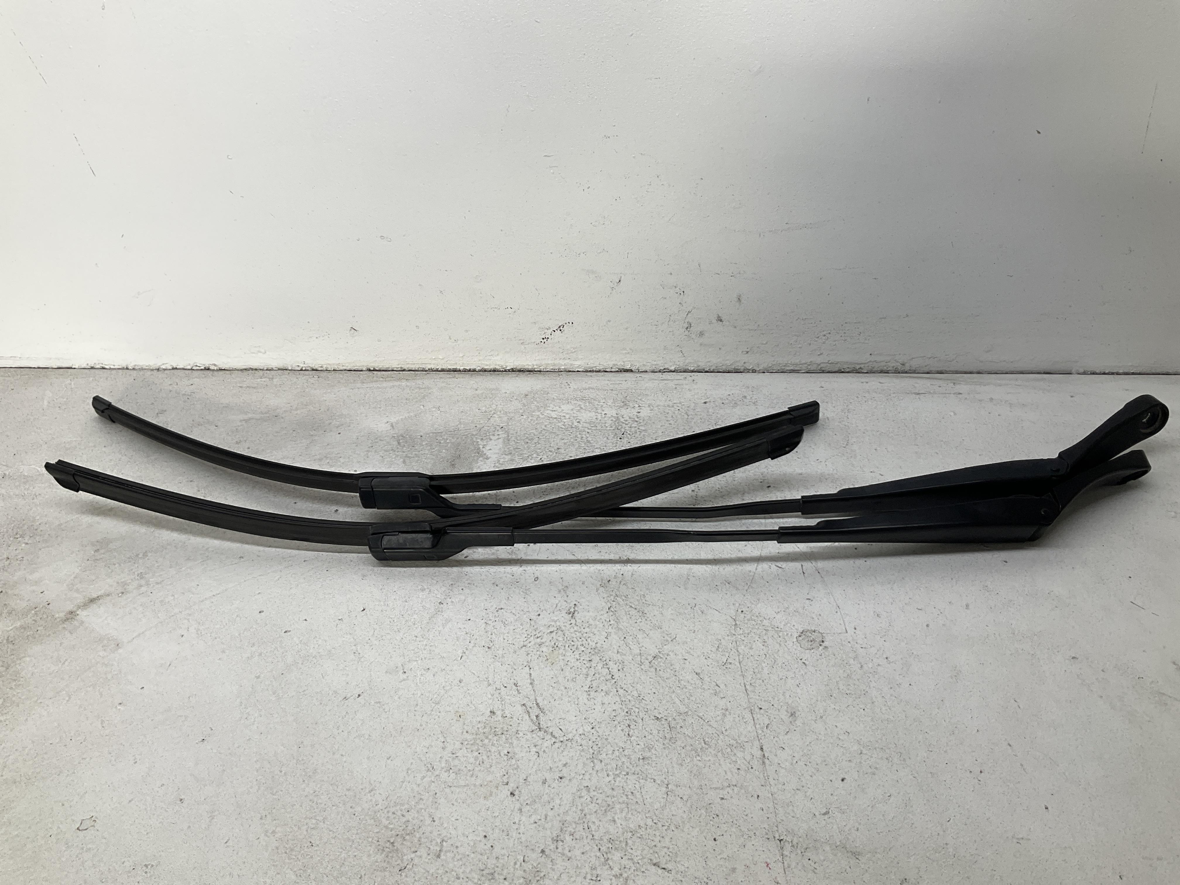 Spazzola tergicristallo anteriore DX e SX - Immagine 1 di 5
