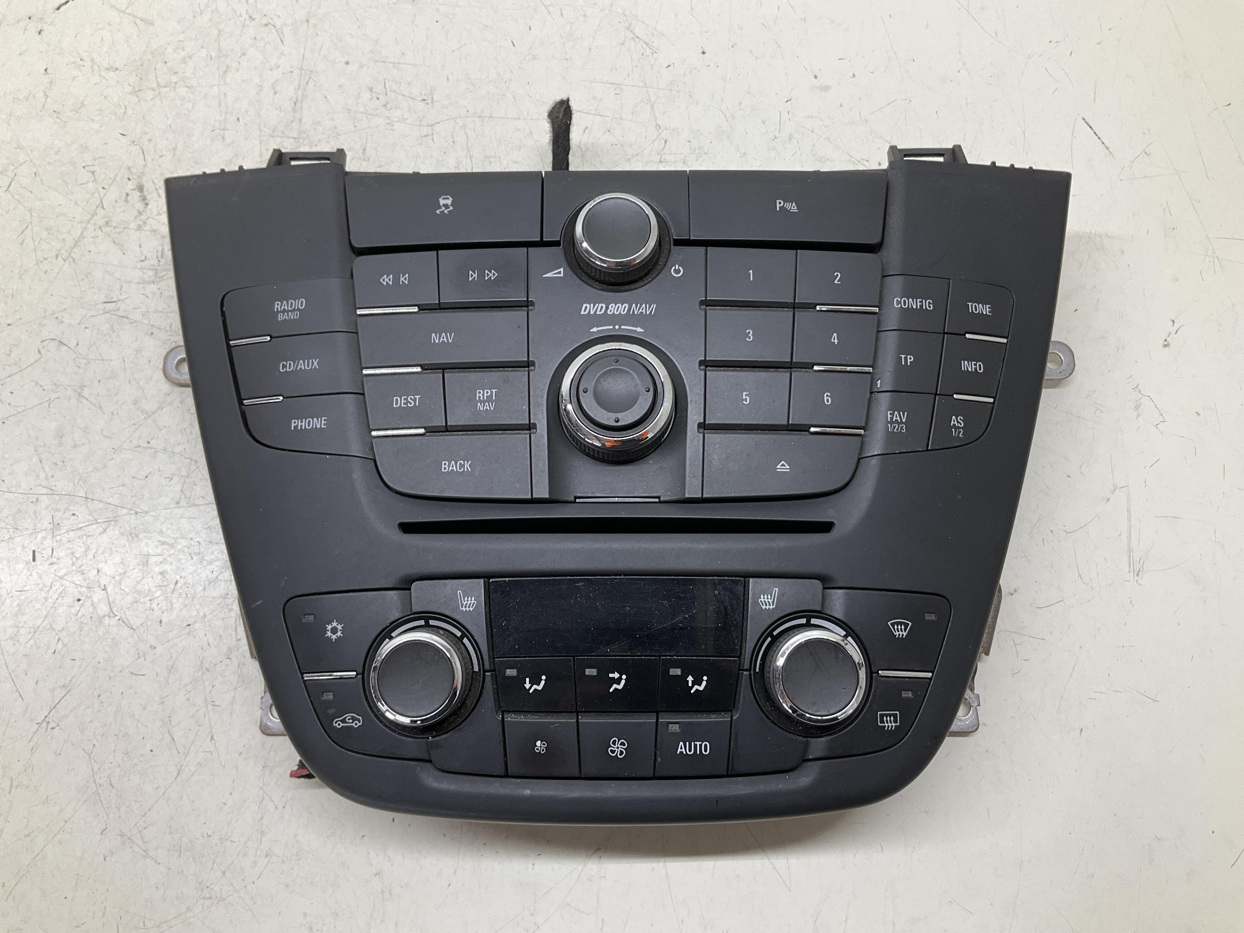 Console centrale con comandi clima e radio - Immagine 1 di 5