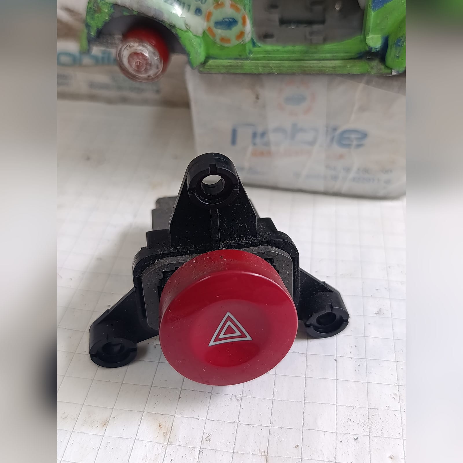 Interruttore Luci Emergenza Chevrolet (Daewoo) MATIZ (M100) (12/00>02/06<) 864W0140 Usato