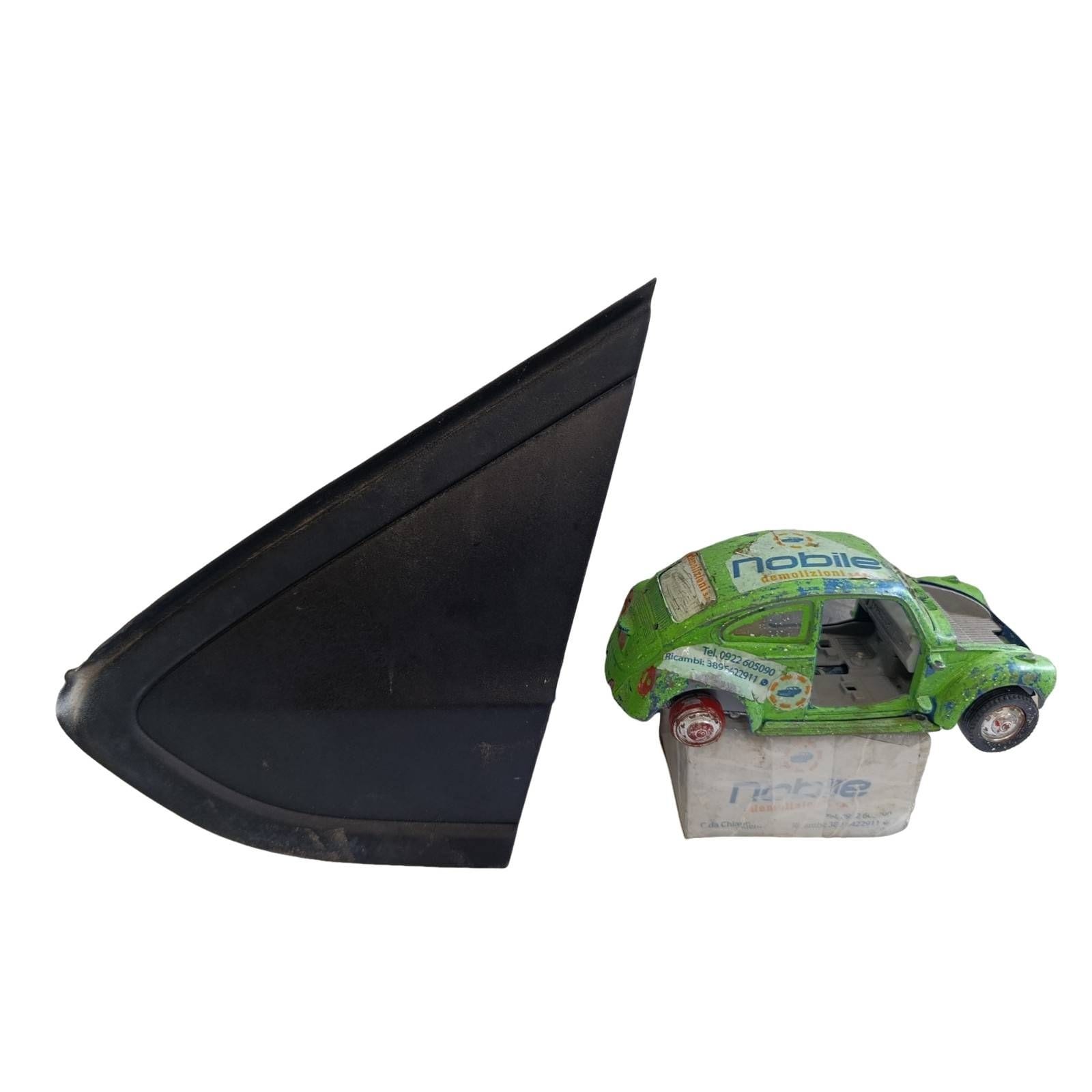 Fisso Parafango Ant. Sinistro Volkswagen UP! (06/16>) 1S0853273B Usato