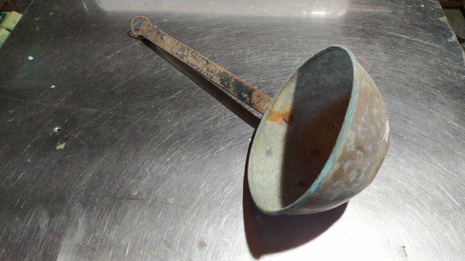 mestolo in rame con manico in ferro d'epoca - Immagine 1 di 4