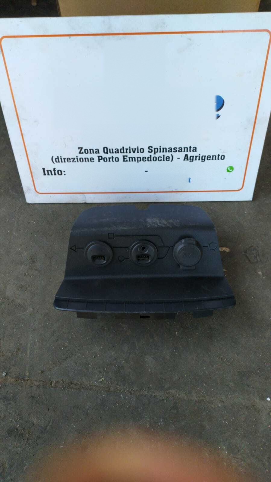 Console Porta Usb / Aux Peugeot 2008 (03/13>05/16<) 9674655377 9674655377 Usato