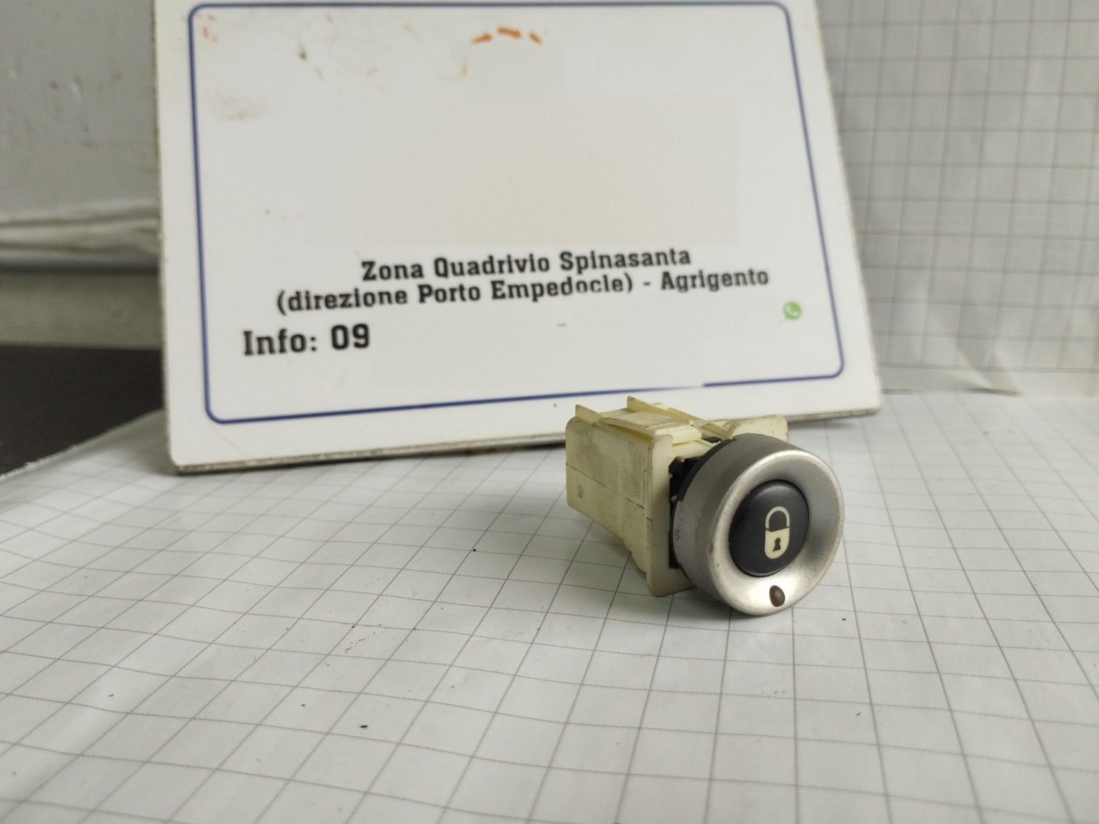 pulsante interruttore elettrico chiusura porta - Immagine 1 di 9