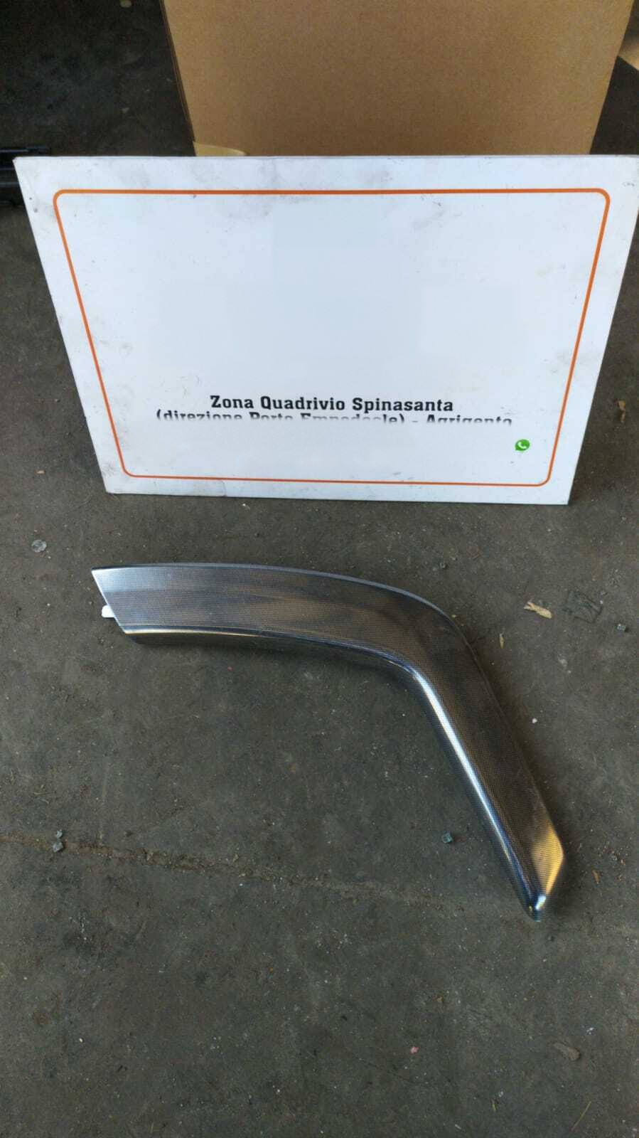 Modanatura pannello int. porta post. Sinistro - Immagine 1 di 2