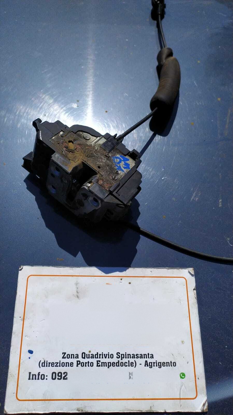 Serratura Porta Ant. Destro (Renault) 825020002R Usato