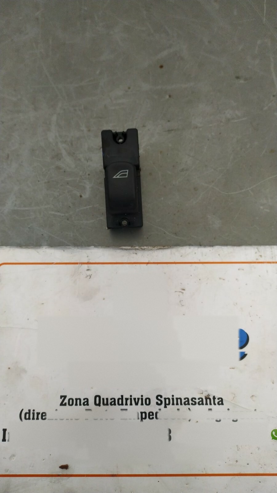 Interruttore alzacristalli porta post. Sinistro - Immagine 1 di 3