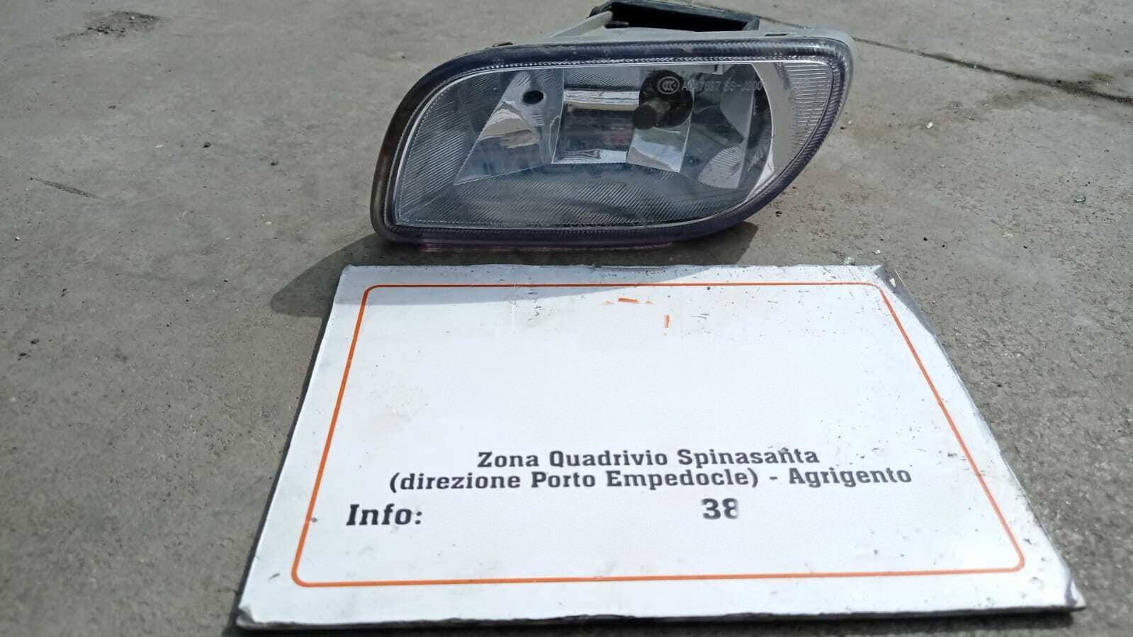 Proiettore fendinebbia Sinistro - Immagine 1 di 3