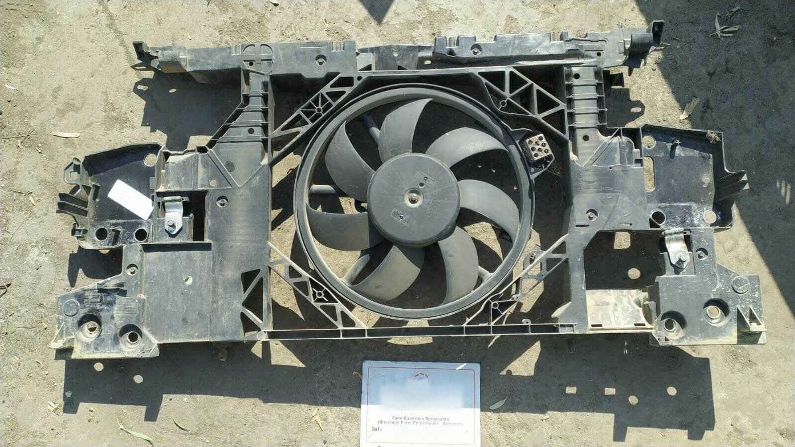 rivestimento anteriore batticofano elettroventola - Immagine 1 di 3