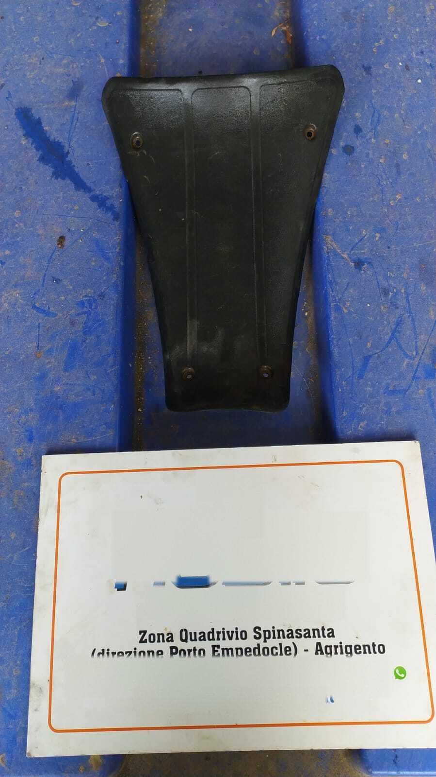 carena centrale sportello batteria - Immagine 1 di 3