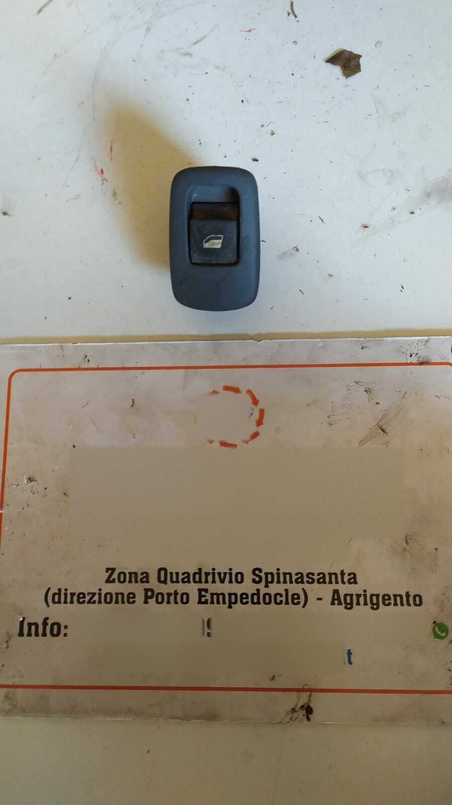 Interruttore alzacristalli porta post. Destro - Immagine 1 di 4