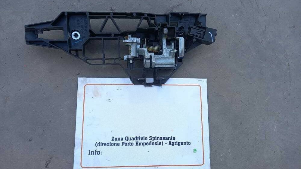 Supporto maniglia est. porta post. Destro - Immagine 1 di 2