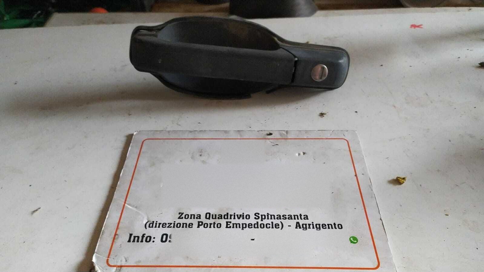 Maniglia porta ant. Destro - Immagine 1 di 3