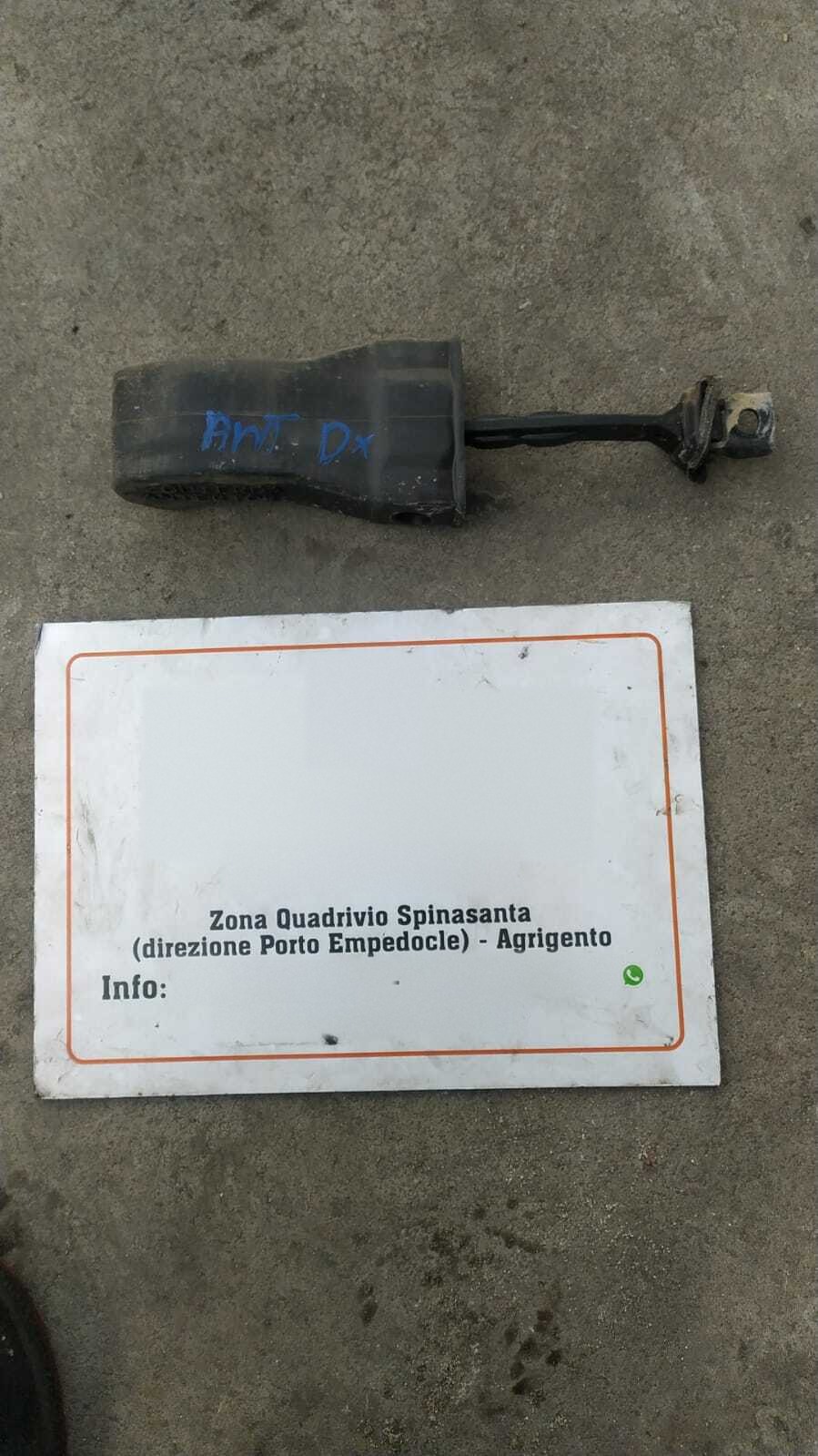 tirante fermo porta anteriore destro - Immagine 1 di 2