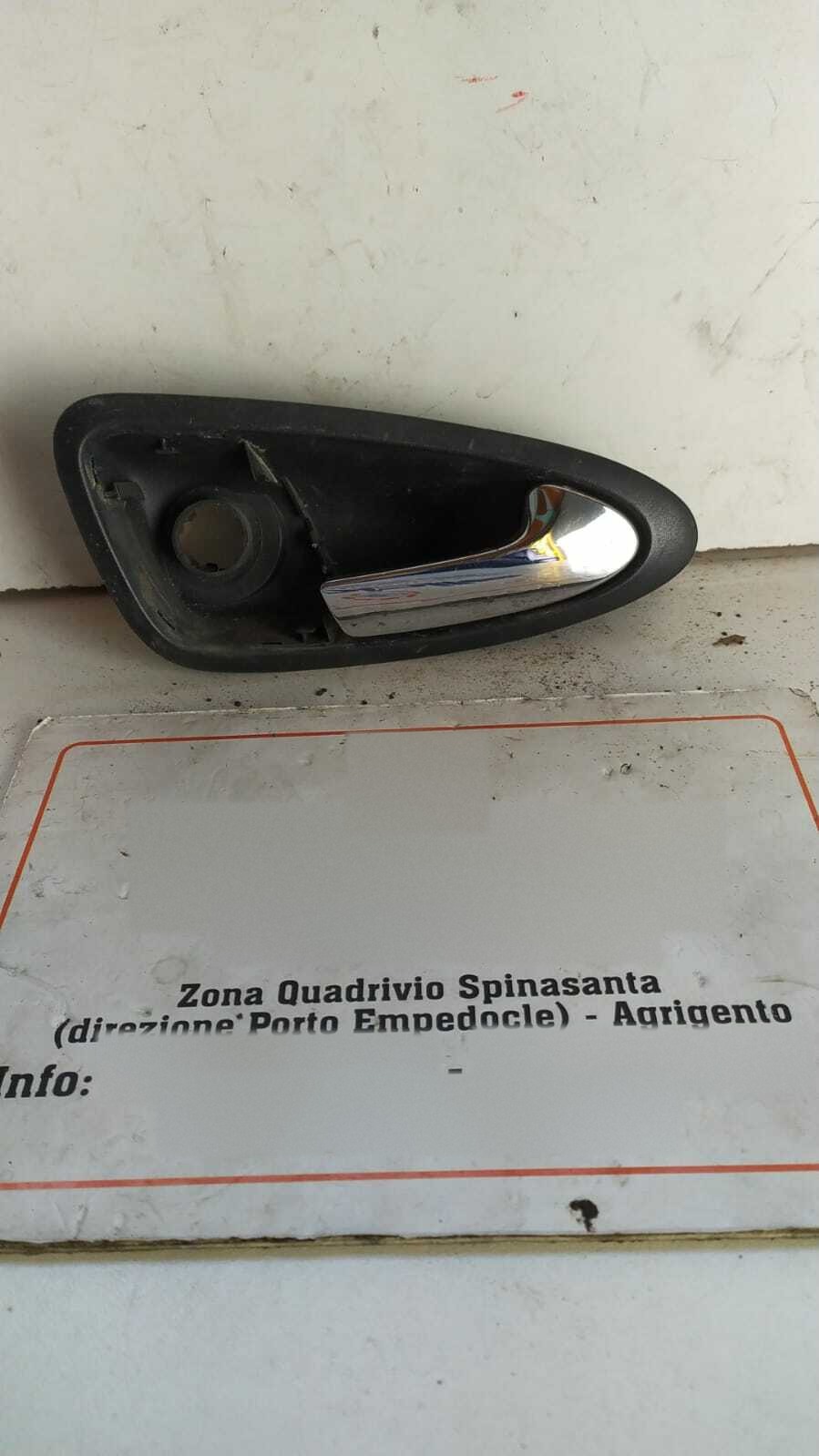 Maniglia int. apertura porta post. Sinistro - Immagine 1 di 2