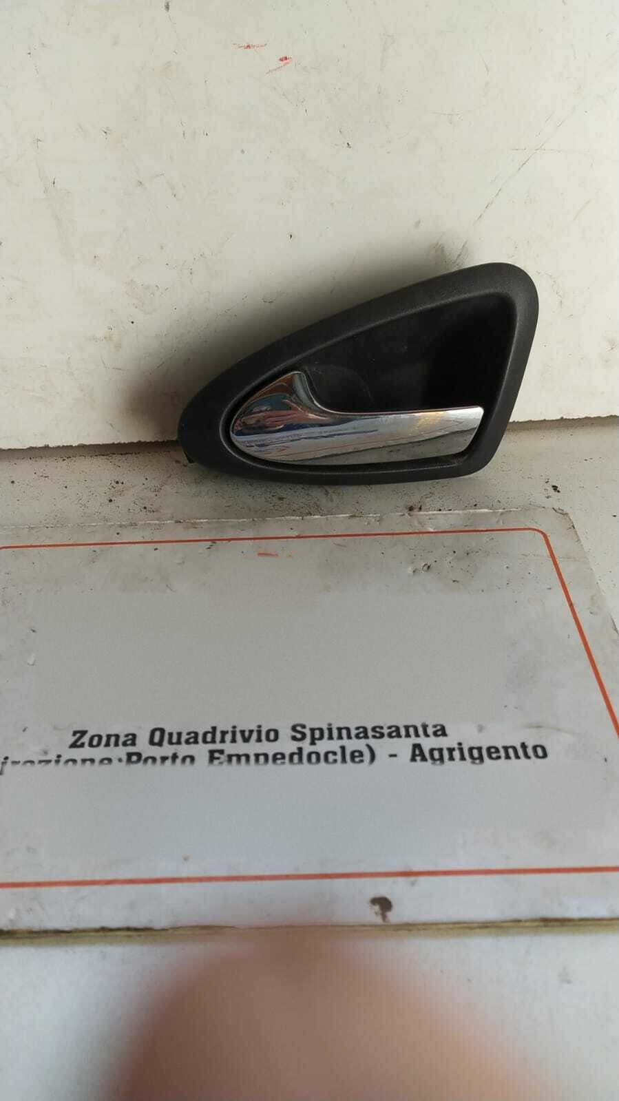 Maniglia int. apertura porta post. Destro - Immagine 1 di 2