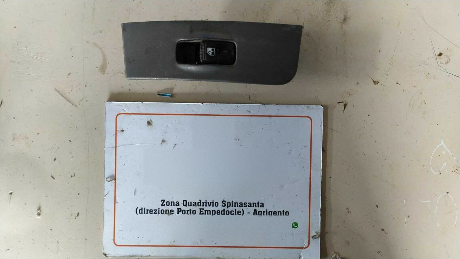 Interruttore alzacristalli porta post. Destro - Immagine 1 di 2