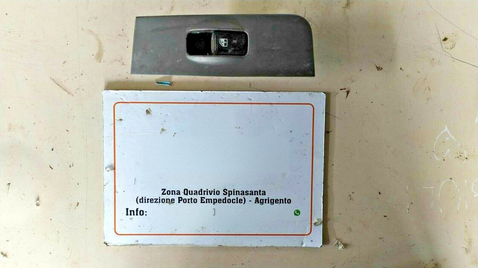 Interruttore alzacristalli porta post. Sinistro - Immagine 1 di 2