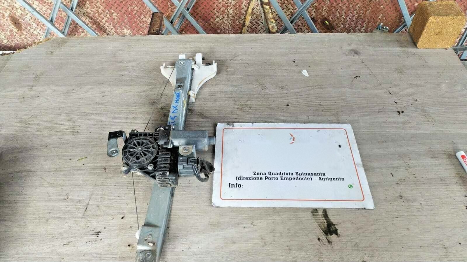 Motorino alzacristallo porta post. Destro - Immagine 1 di 3