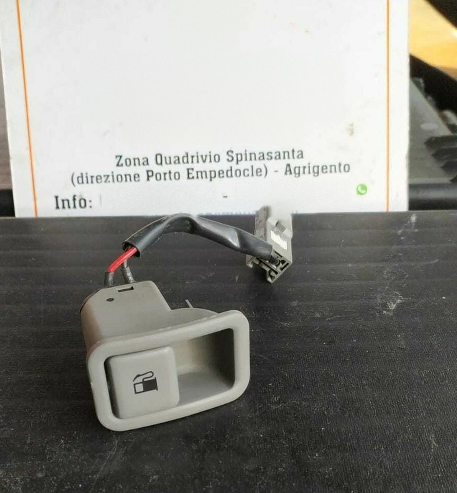 interruttore apertura sportello carburante - Immagine 1 di 3