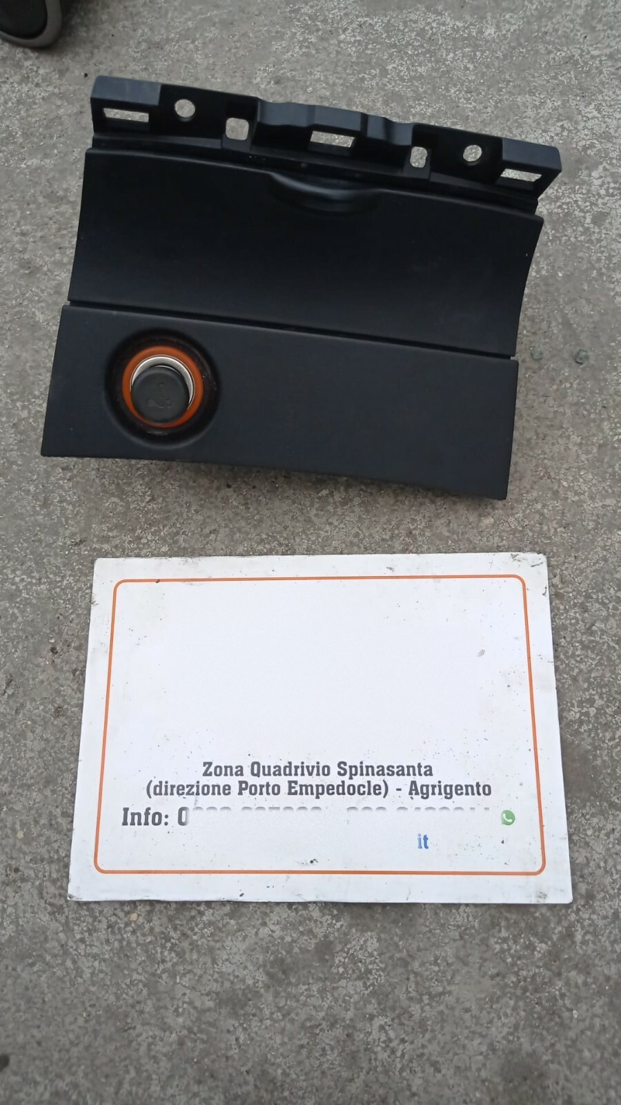 posacenere con interruttore accendisigari - Immagine 1 di 2
