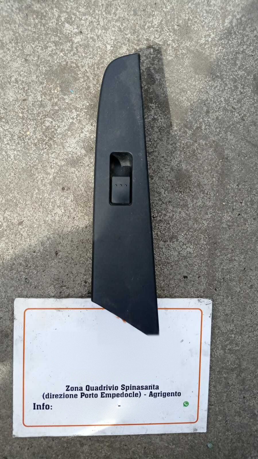 Interruttore alzacristalli porta post. Sinistro - Immagine 1 di 2