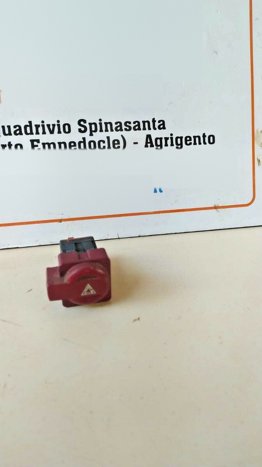 Interruttore luci emergenza - Immagine 1 di 3