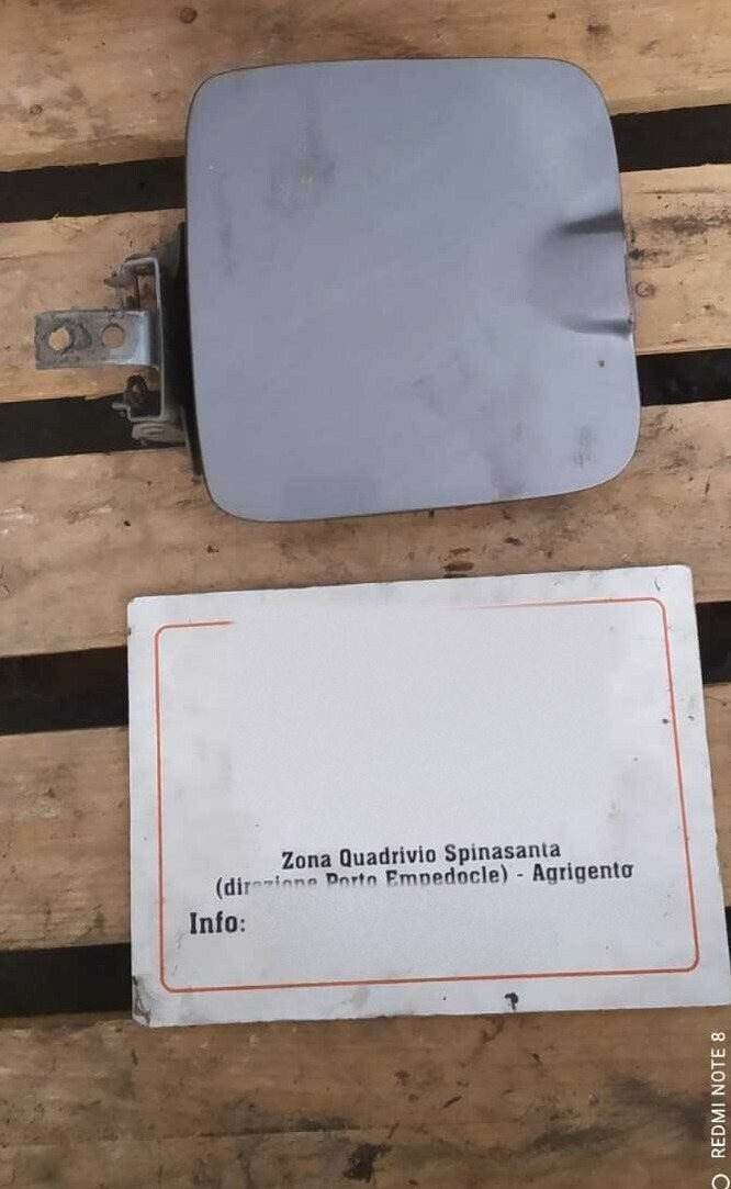 Sportello carburante - Immagine 1 di 2