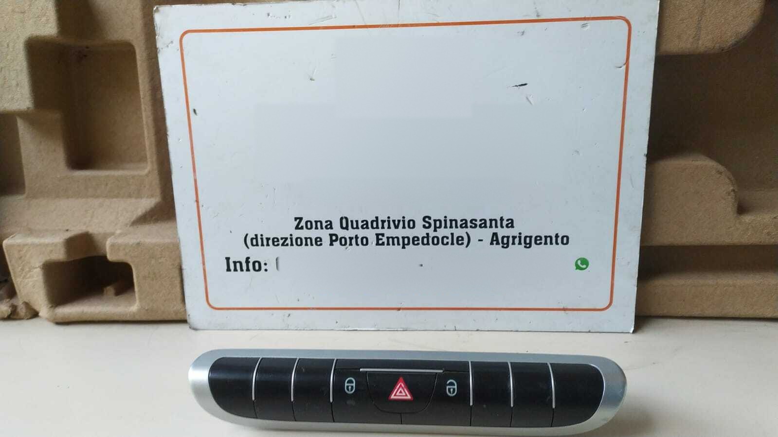 Blocco comandi multifunzioni - Immagine 1 di 3