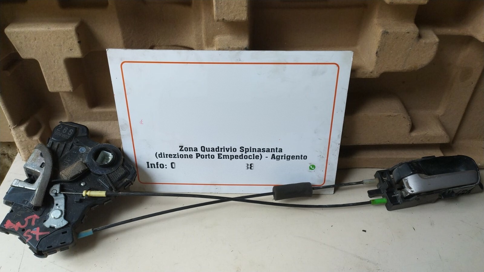 serratura porta maniglia anteriore sinistro - Immagine 1 di 4