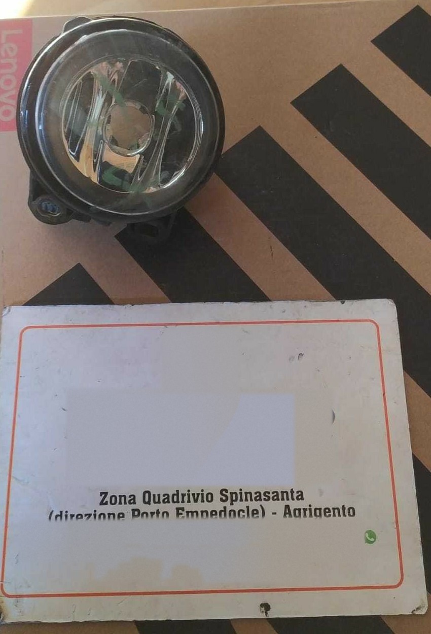 Proiettore fendinebbia Sinistro - Immagine 1 di 4