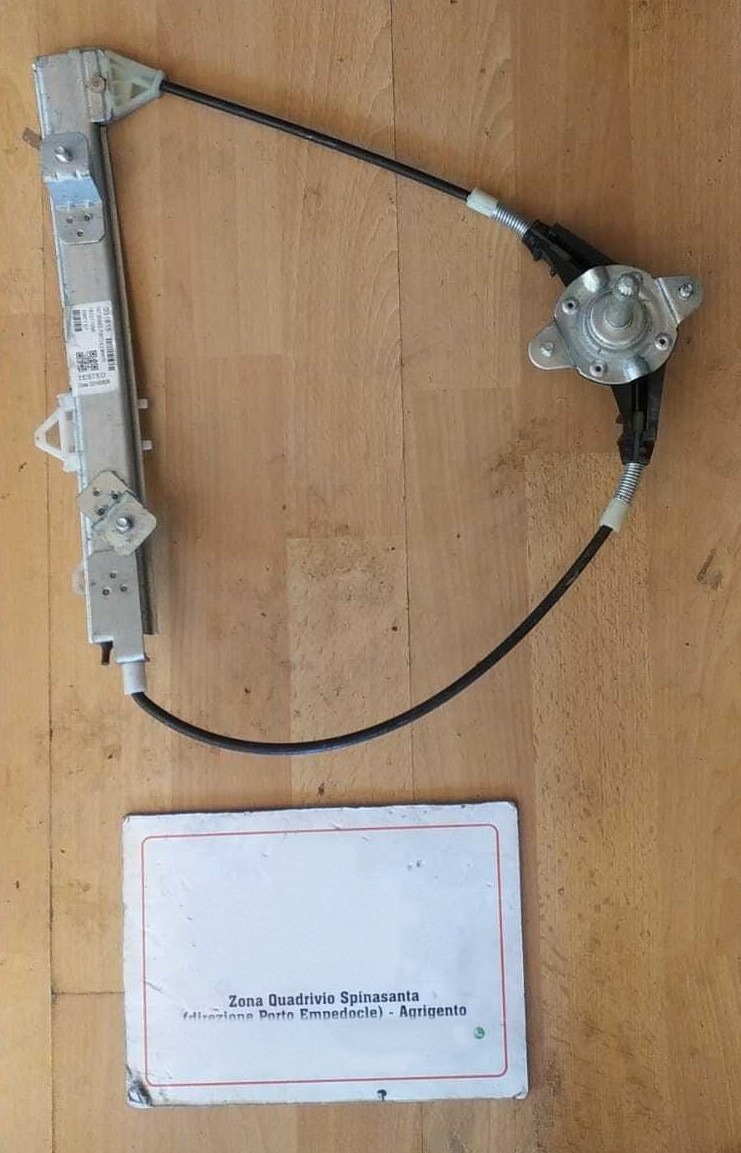 azionatore alzacristallo manuale porta post. sinistro - Immagine 1 di 3