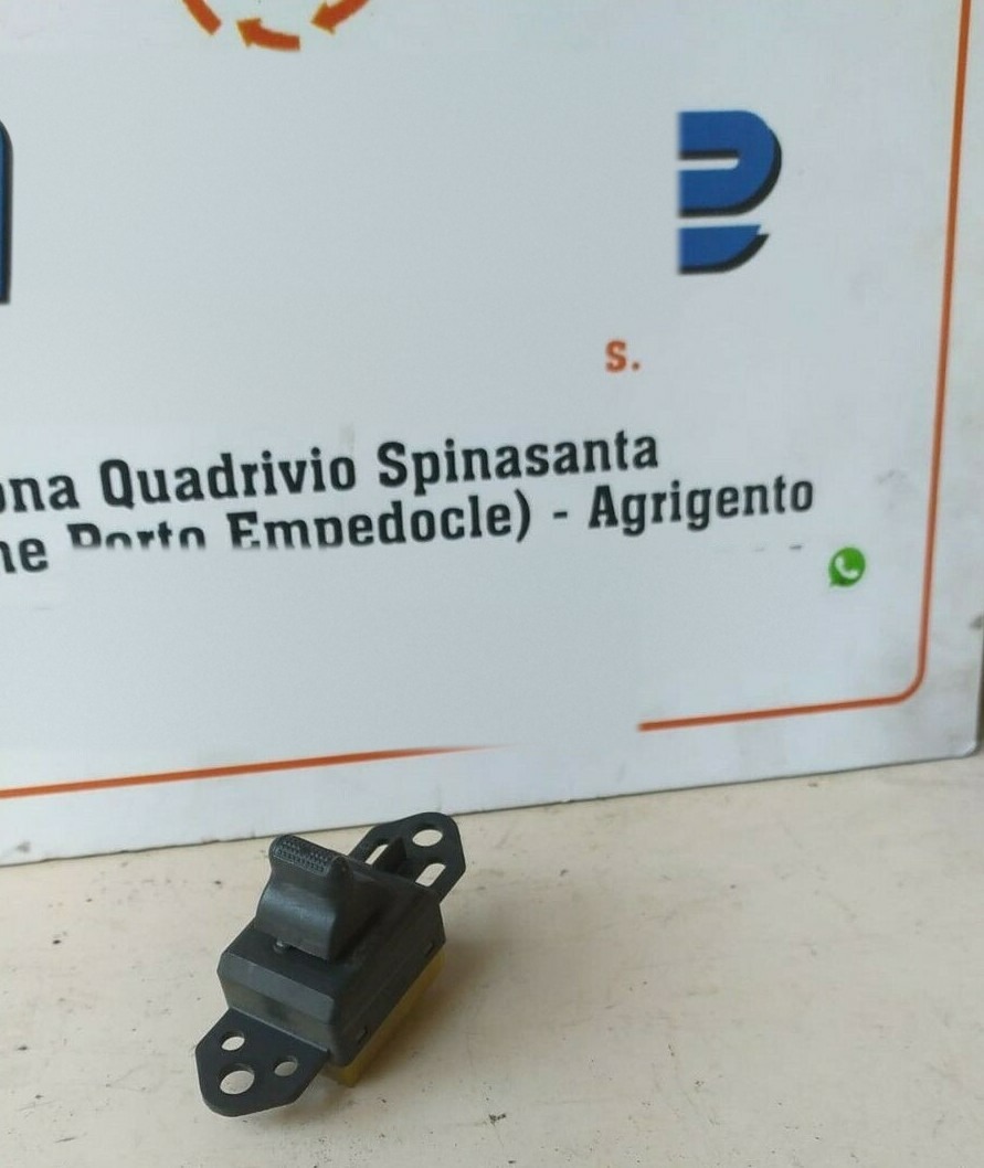 Interruttore alzacristalli porta post. - Immagine 1 di 3