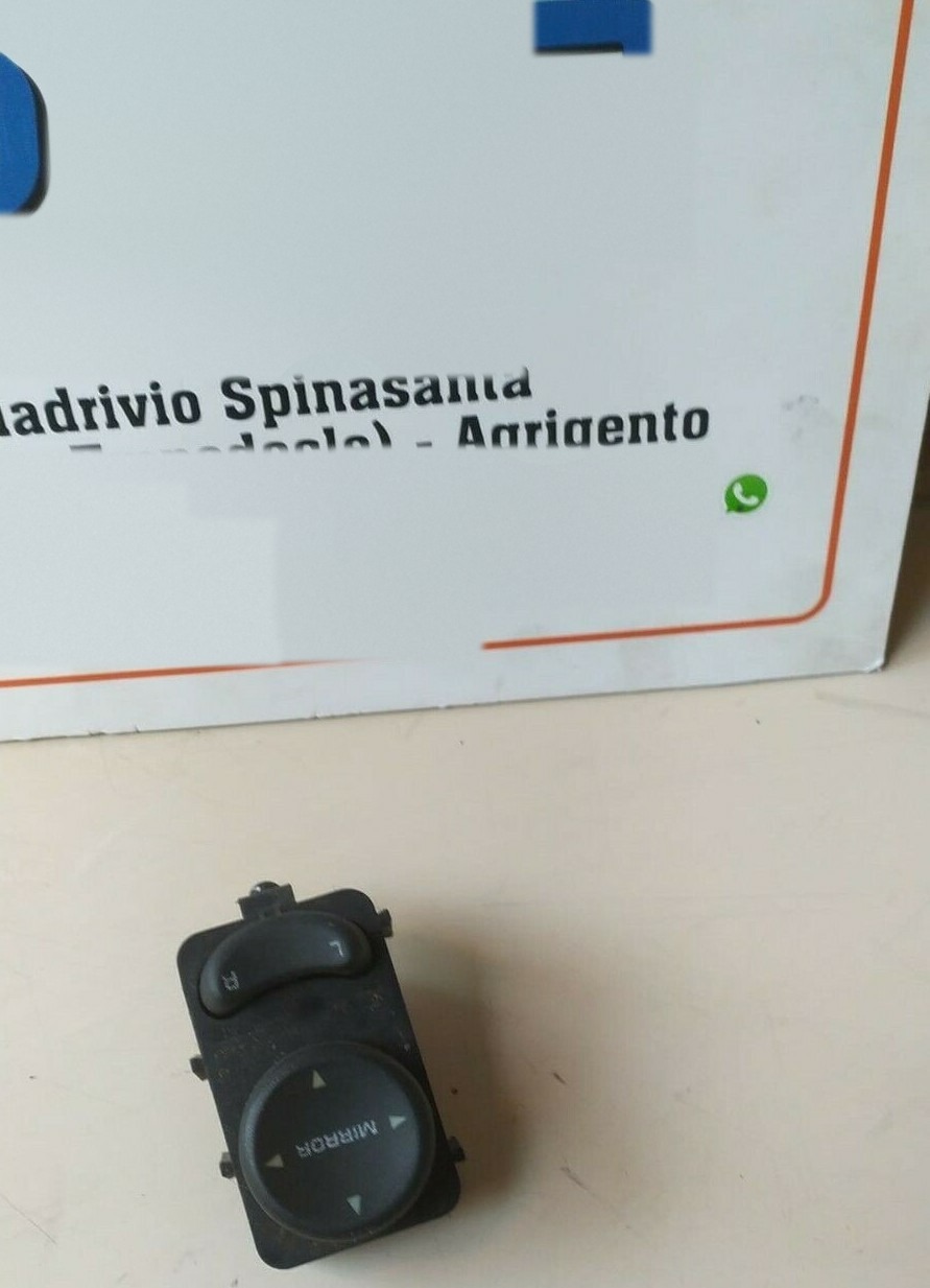 Interruttore regolazione retrovisore est. - Immagine 1 di 4