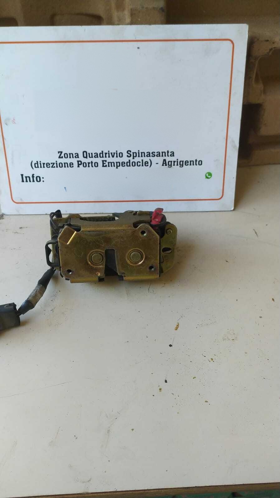 serratura cofano post. - Immagine 1 di 3
